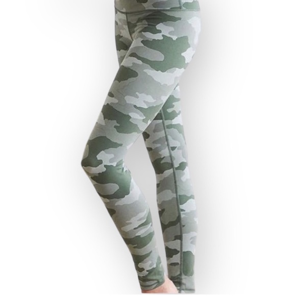 Aerie Chill Play Move Camo Leggings size small - Picture 2 of 6